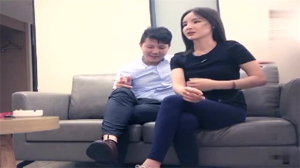 沈先生高端紧身裤：极品辣妹三连发骚穴盛宴，紧裹蜜臀浪叫实录！